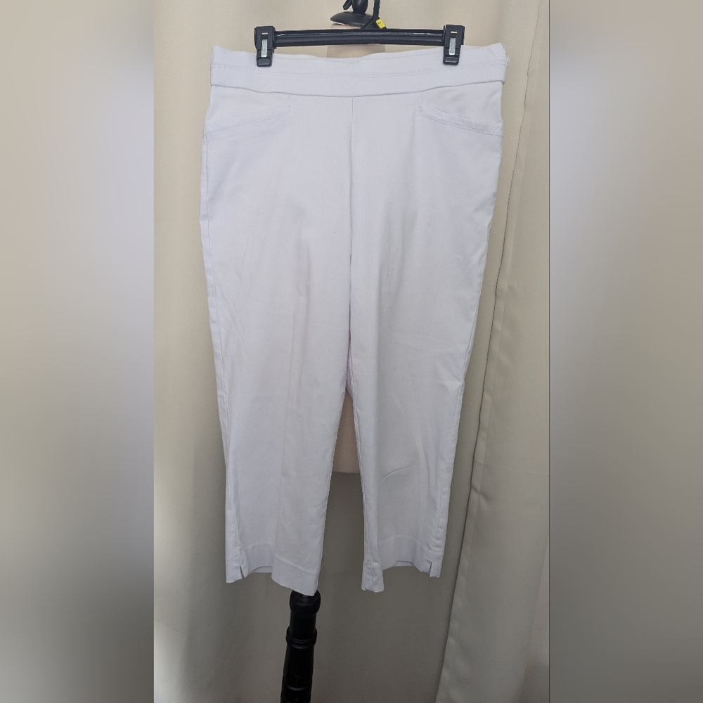 Briggs Stretch White Capris, Size 10